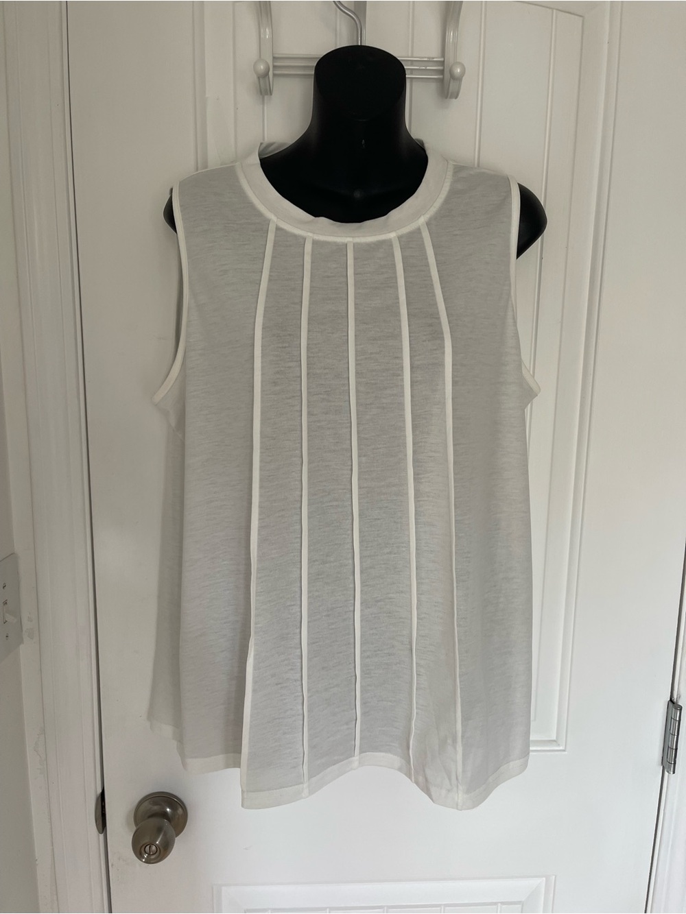 SHEIN White Sleeveless Pintuck Panel Tank